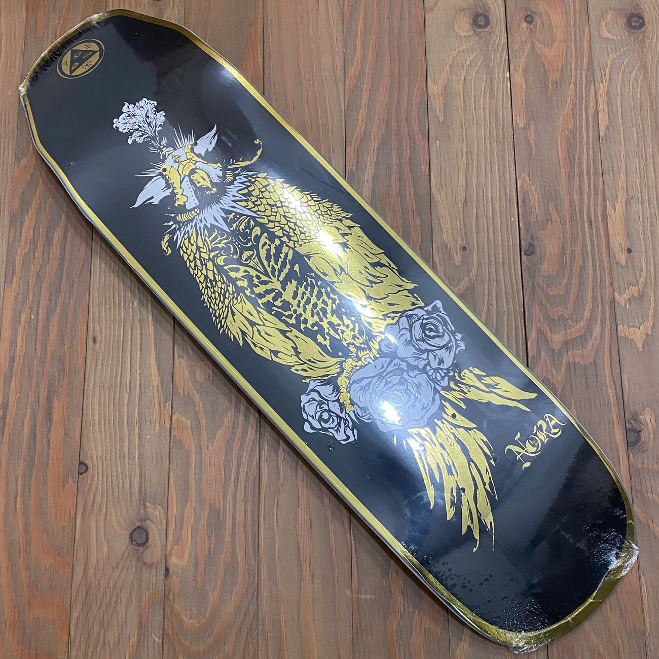 WELCOME PEREGRINE ON WICKED QUEEN GOLD FOIL DECK 8.6inch