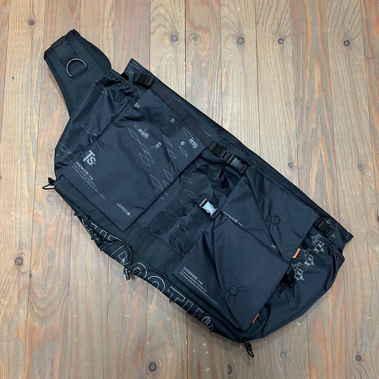 TIGHTBOOTH x SauRas Being MESSENGER BAG