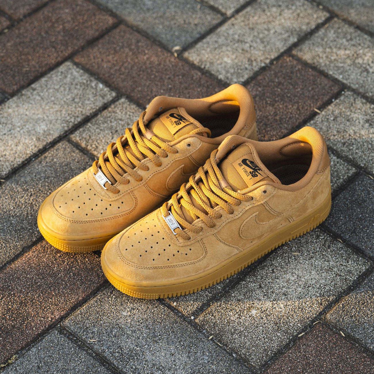 NIKE SB AIR FORCE 1 FLAX