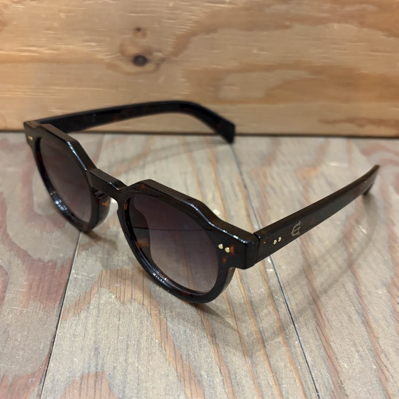 EVISEN EVI SUNGLASSES - TORTOISESHELL