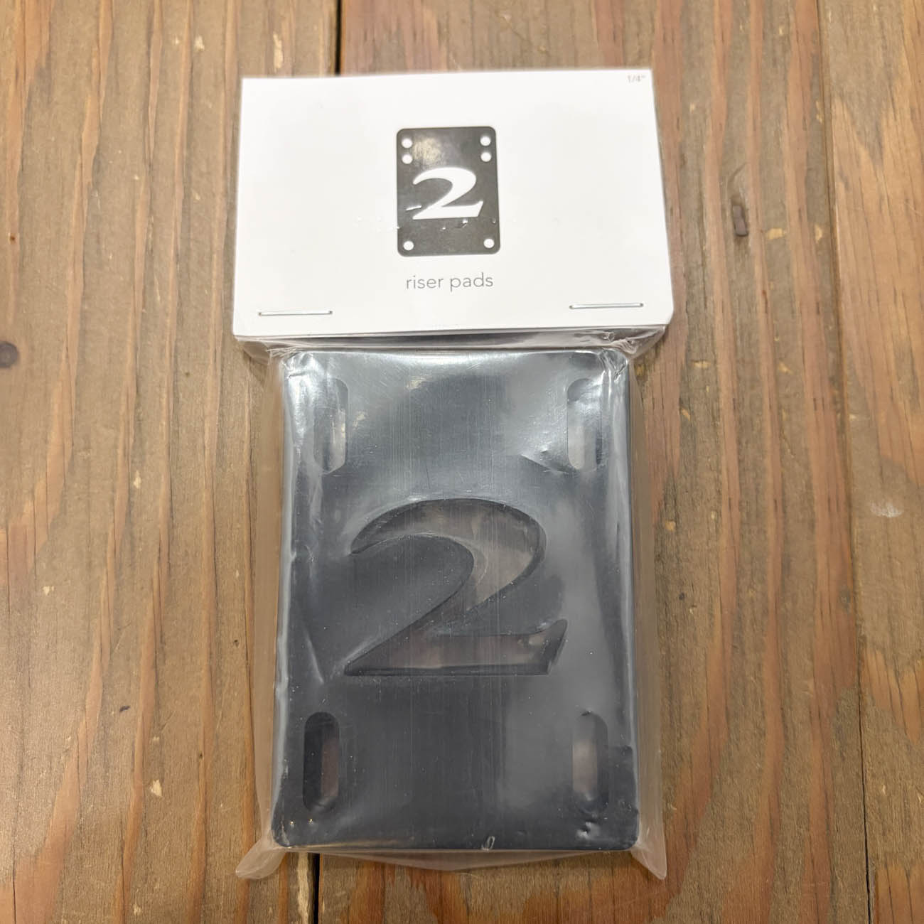 2 RISER PADS 1/4 BLACK