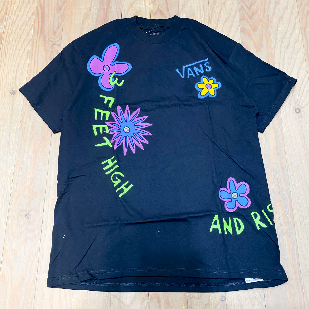 VANS DE LA SOUL 3 FEET HIGH AND RISING TEE