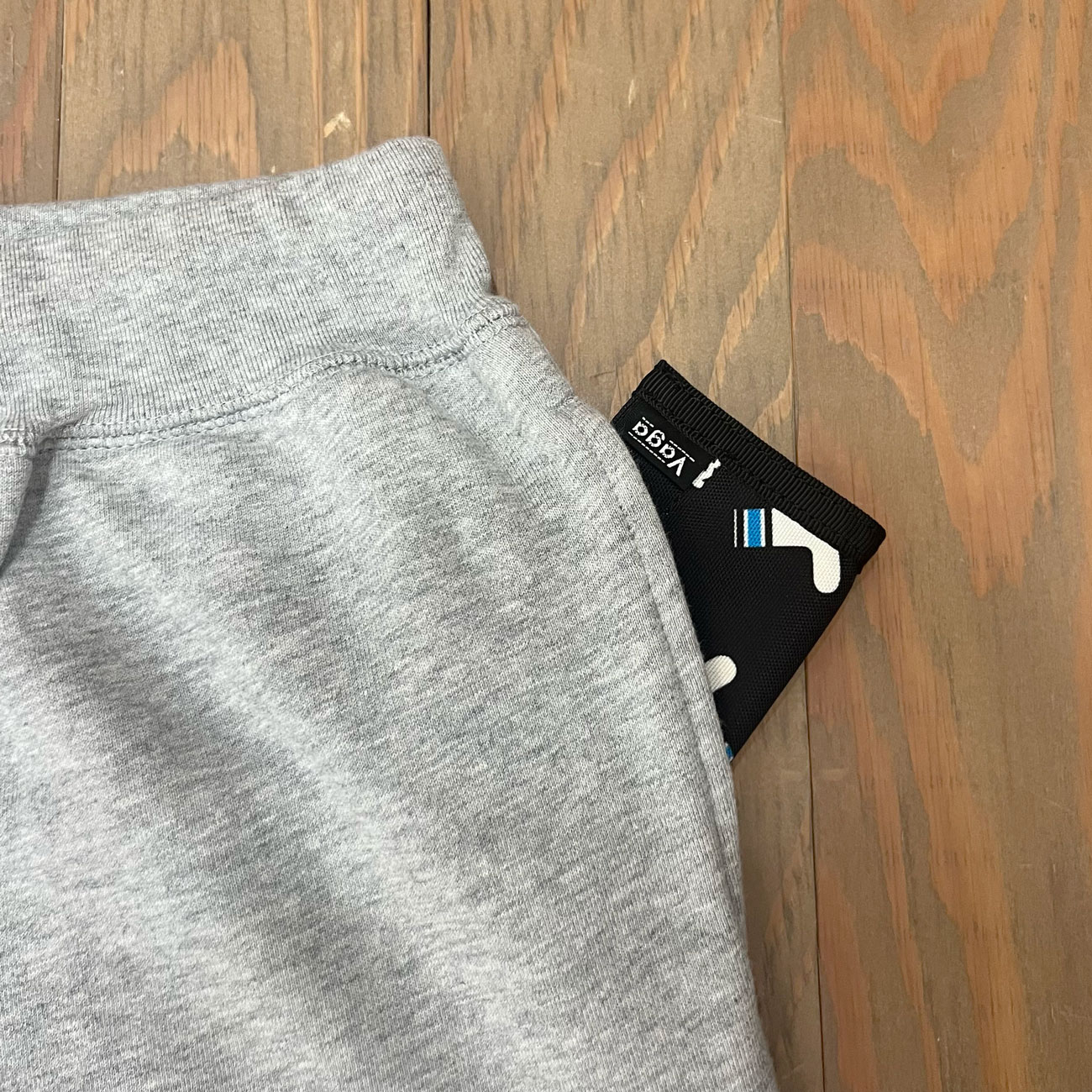 COLOR COMMUNICATIONS DRIP EMB LETTER SWEAT PANTS GREY
