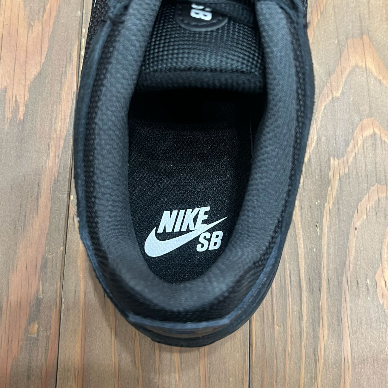 NIKE SB VERTEBRAE BLACK/SUMMIT