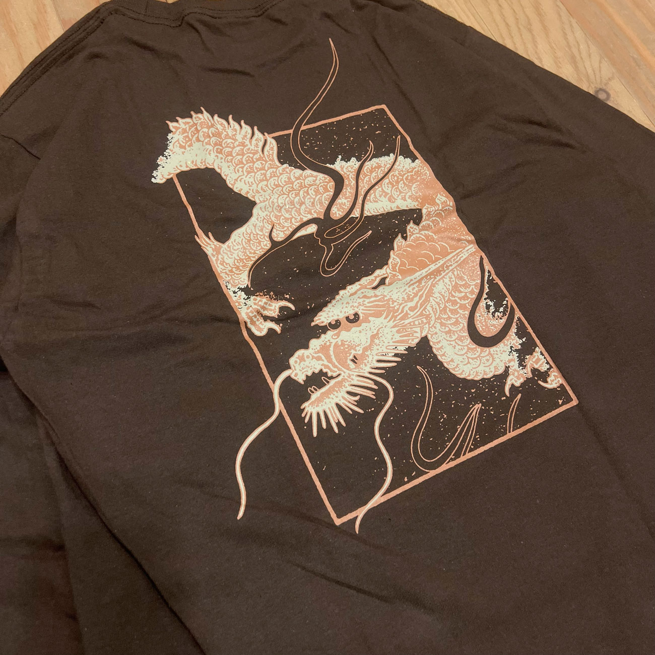 MANWHO TATSU LS TEE 