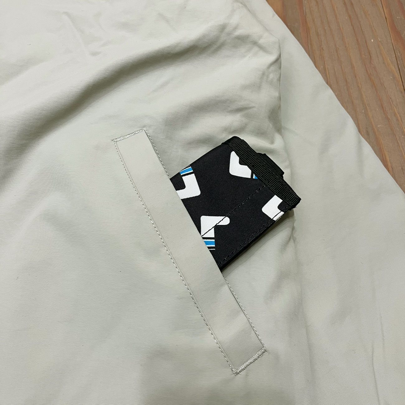 COLOR COMMUNICATIONS DRIP EMB NYLON BOA REVERSIBLE