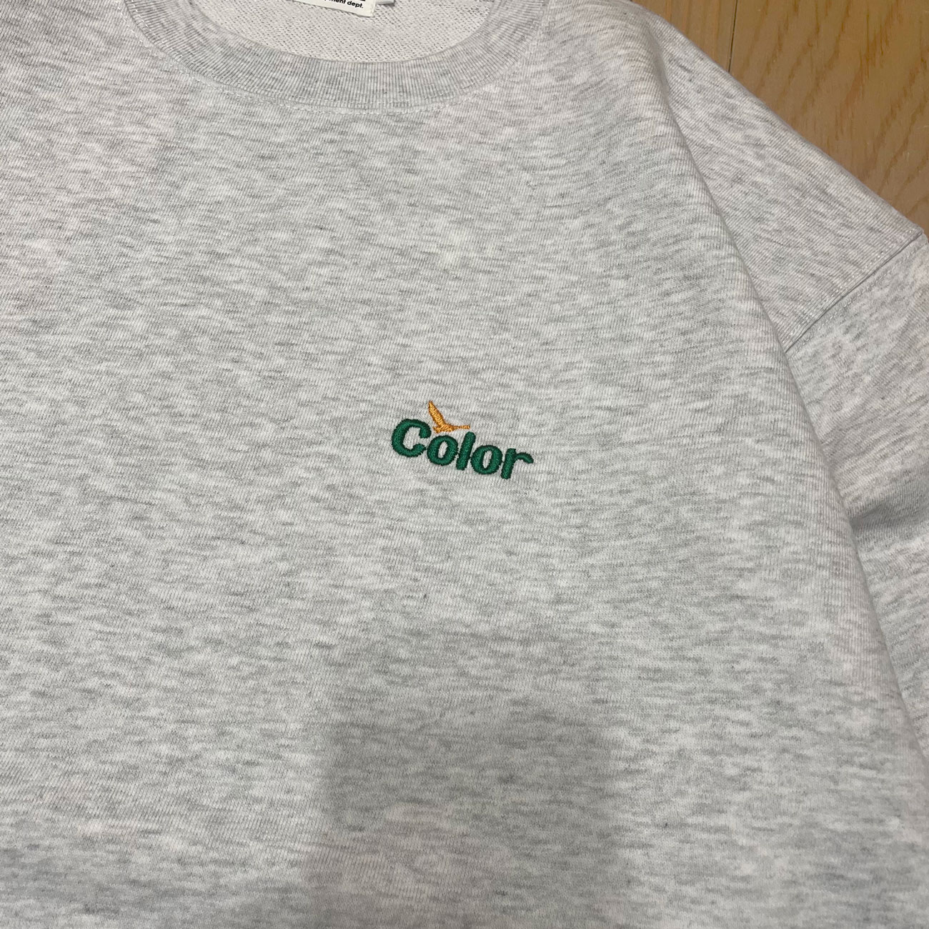 COLOR COMMUNICATIONS CREW SWEAT WAWA OWL EMB LETTER