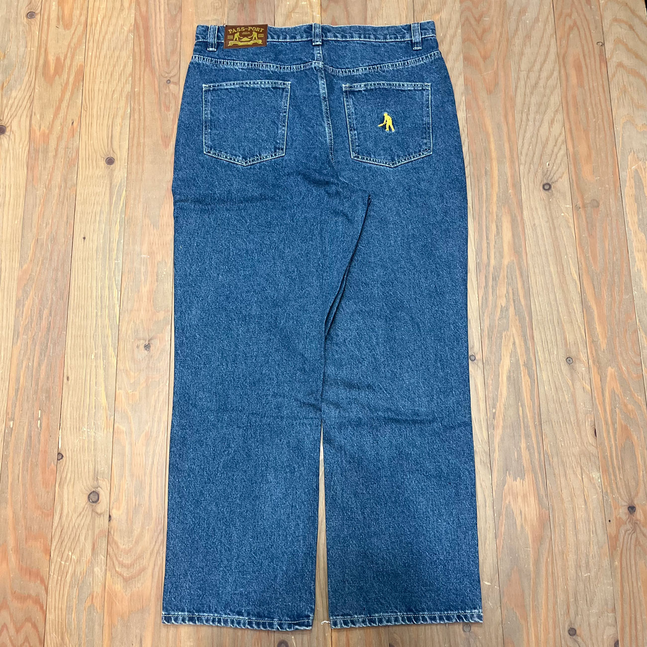 PASS~PORT WORKERS CLUB JEAN R44