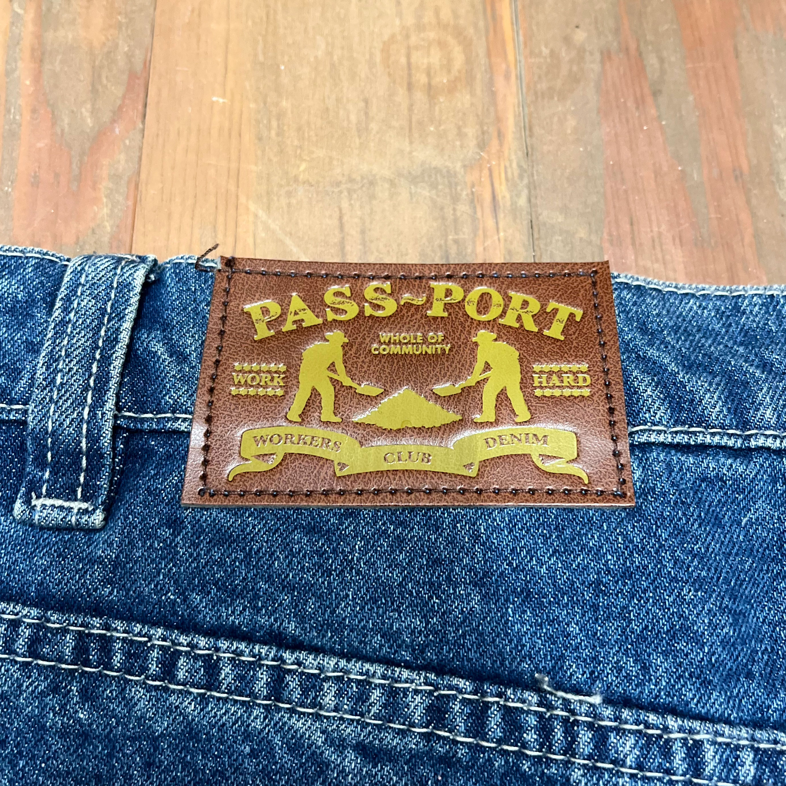 PASS~PORT WORKERS CLUB JEAN R44