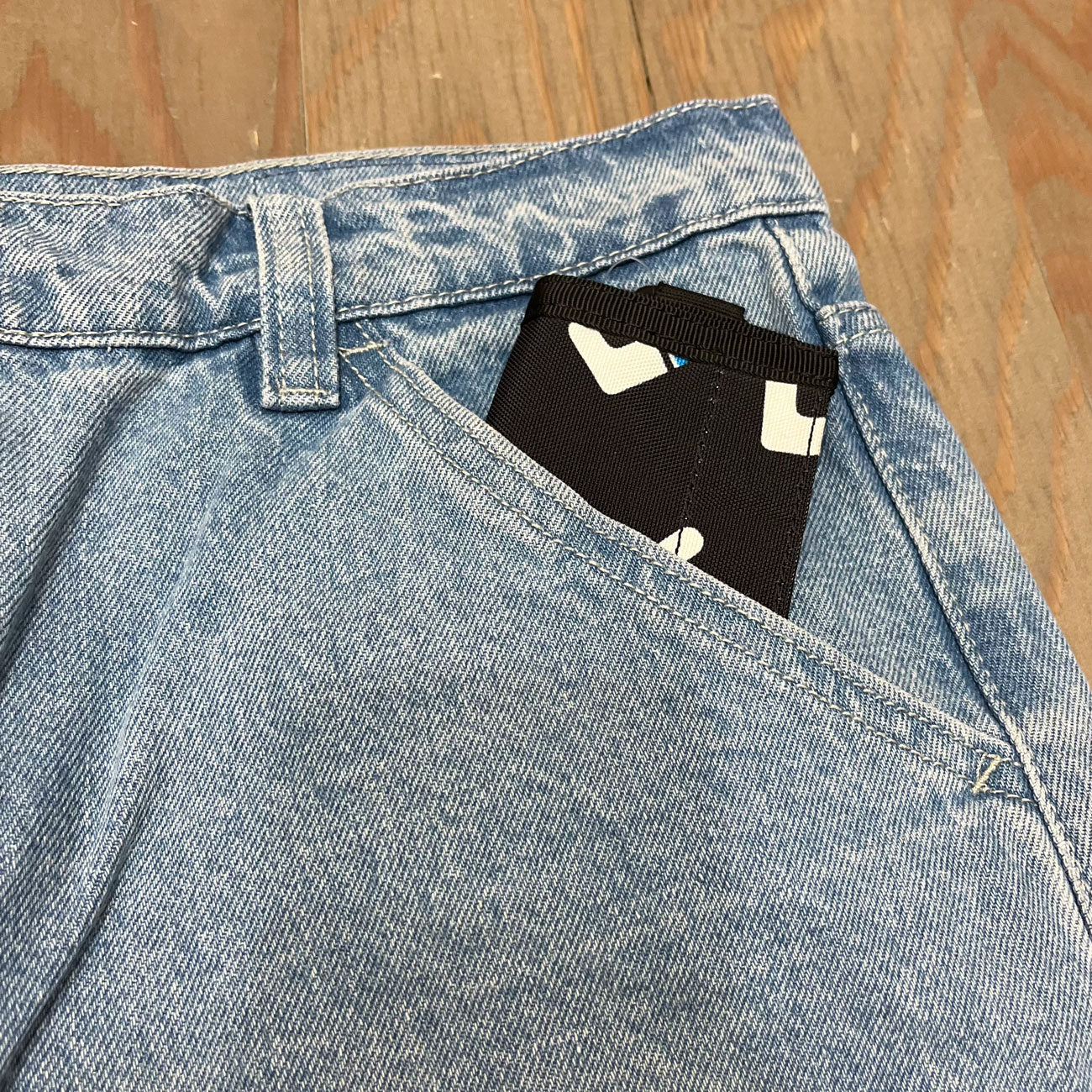 PASS~PORT WORKERS CLUB JEAN R44