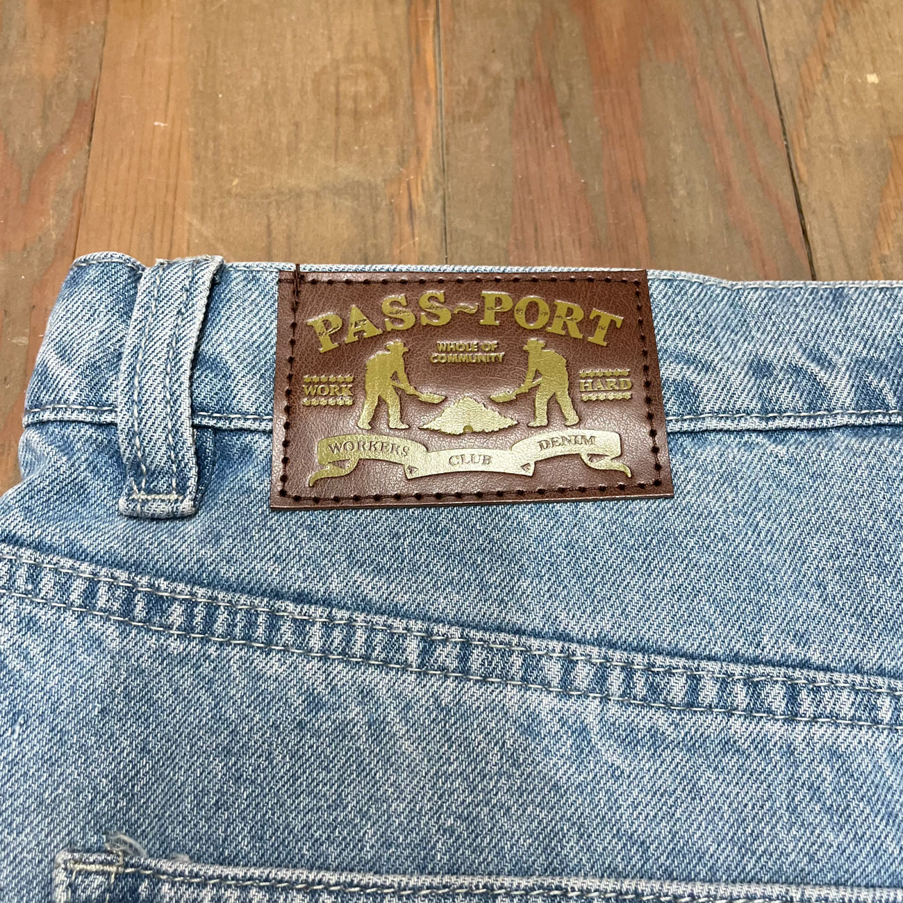 PASS~PORT WORKERS CLUB JEAN R44