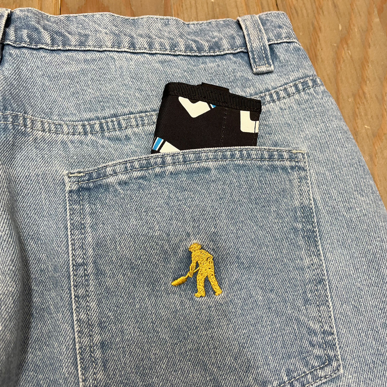 PASS~PORT WORKERS CLUB JEAN R44