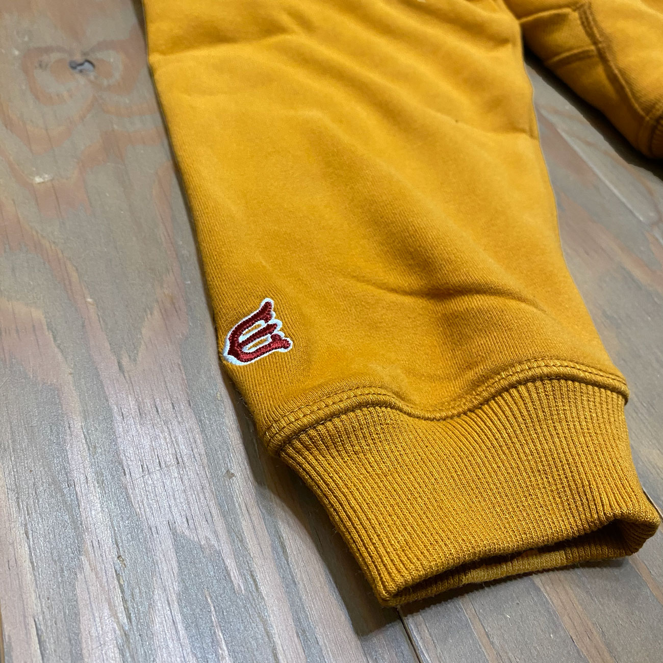 EVISEN ARCH LOGO PATCH HOODIE 