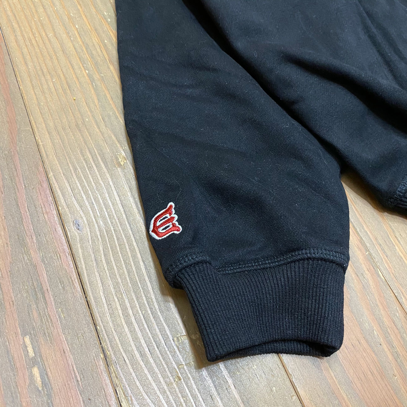 EVISEN ARCH LOGO PATCH HOODIE 