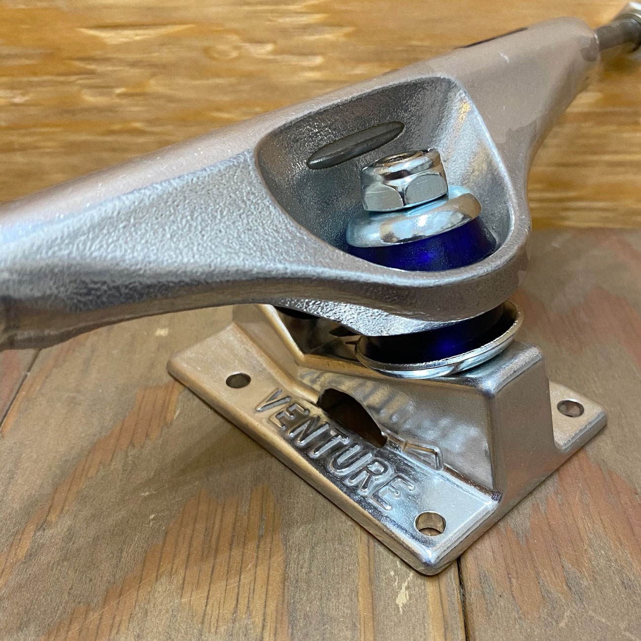 VENTURE TRUCKS V-HOLLOW KAI 5.6HI