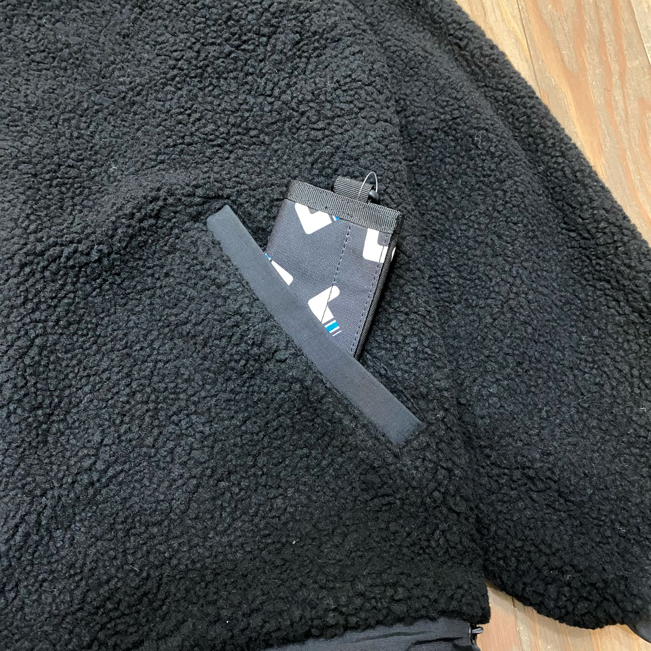 COLOR COMMUNICATIONS DRIP EMB NYLON BOA REVERSIBLE