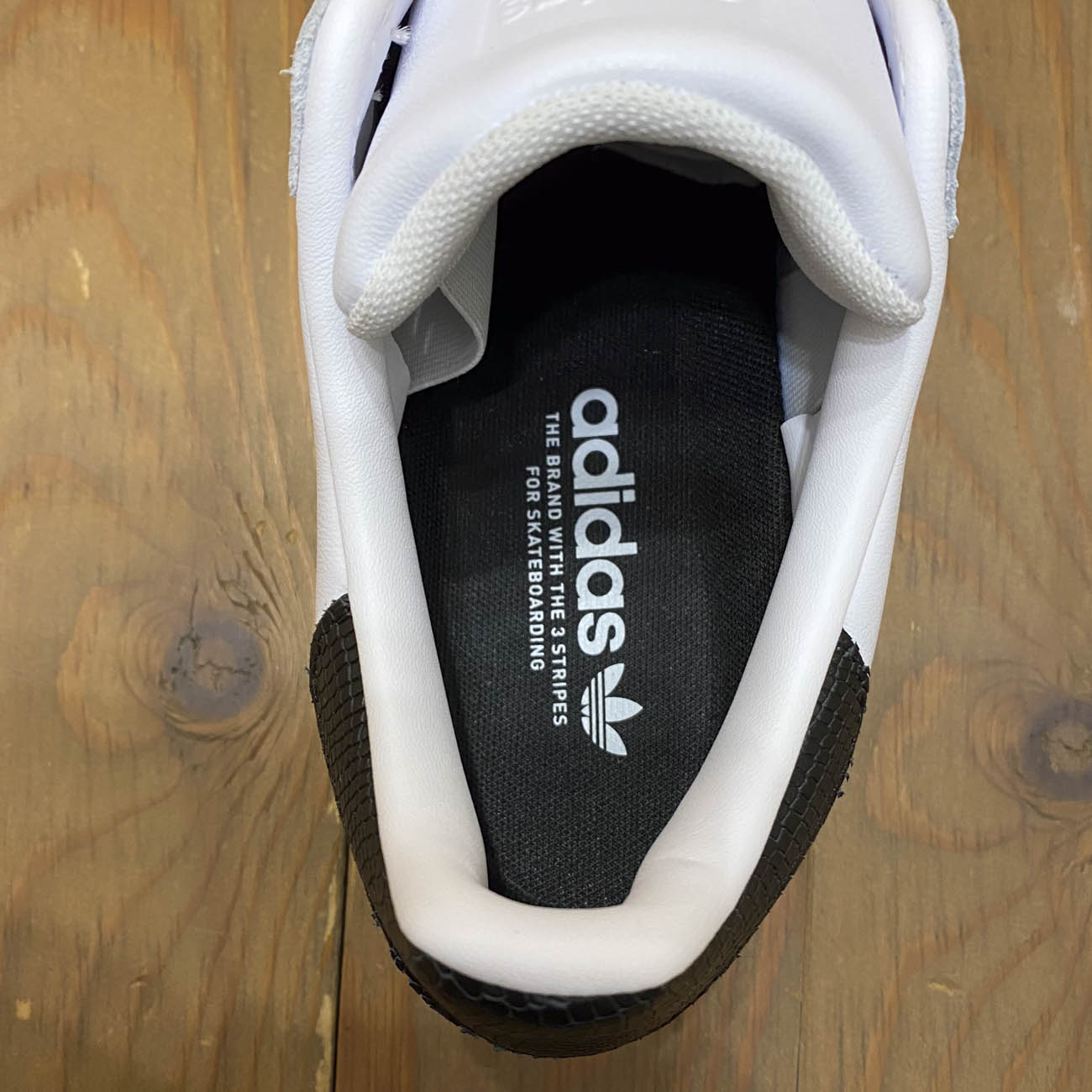 ADIDAS SUPERSTAR ADV WHITE/BLACK