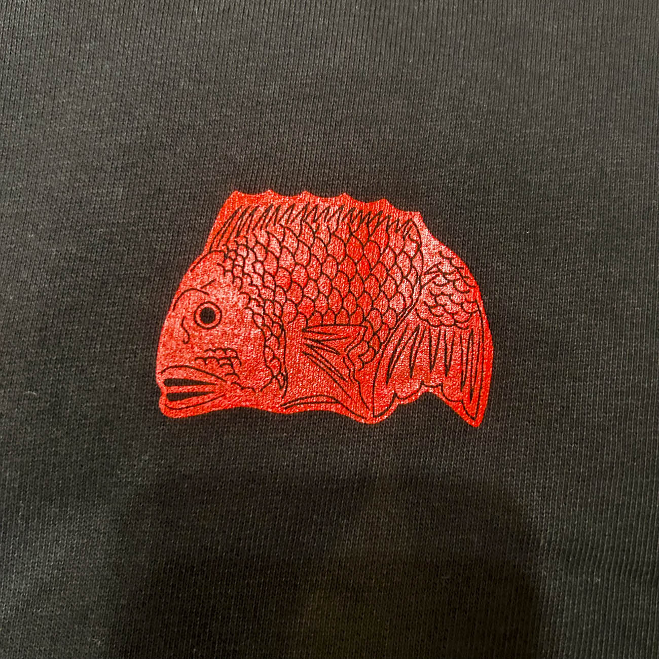 FISH & LIFE スクエア LOGO CREWNECK