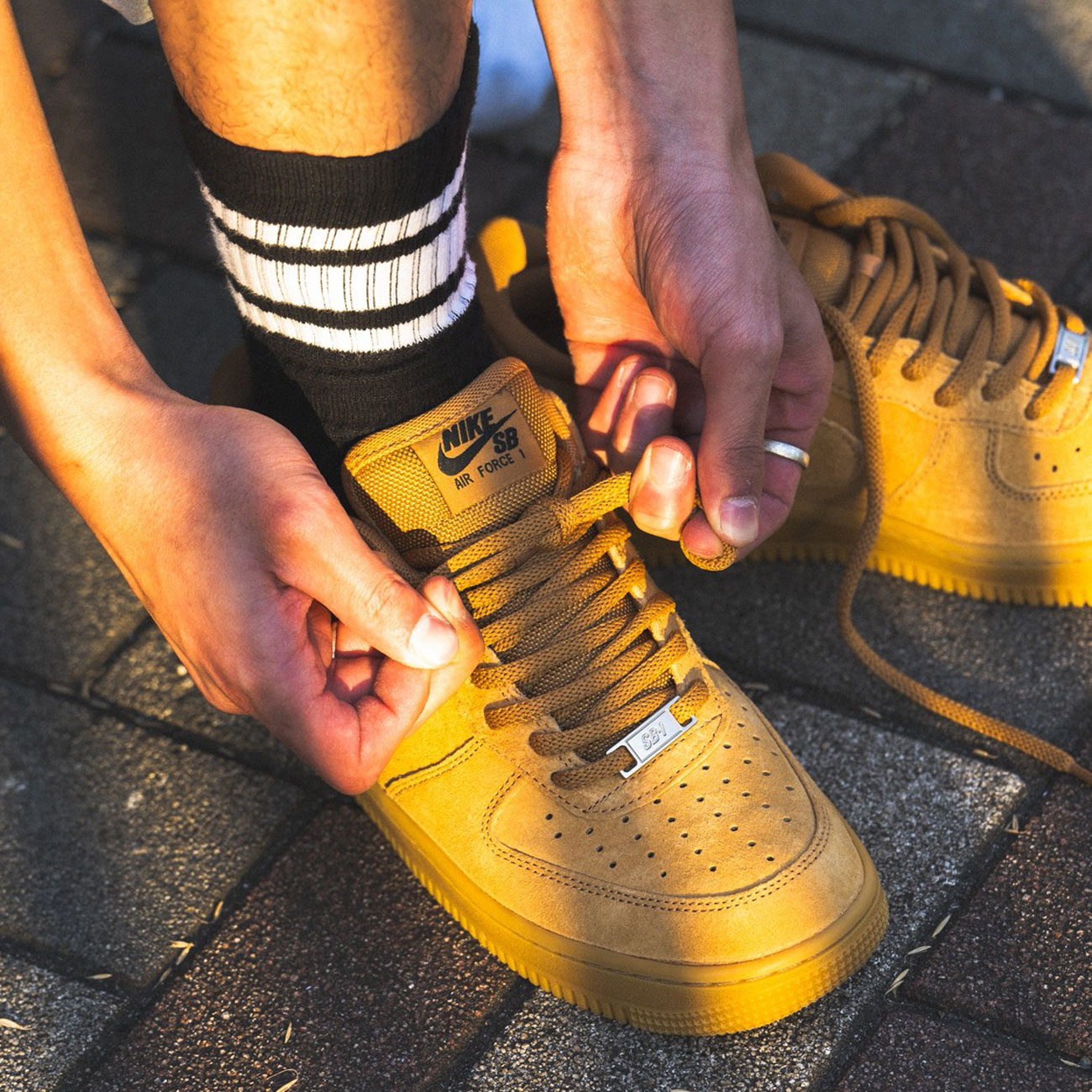 NIKE SB AIR FORCE 1 FLAX