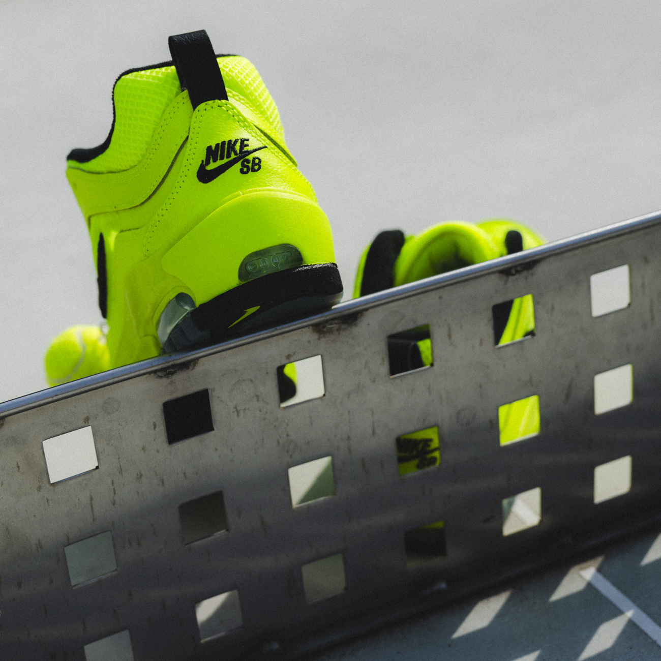 NIKE SB AIRMAX ISHOD PRM VOLT/BLACK/VOLT