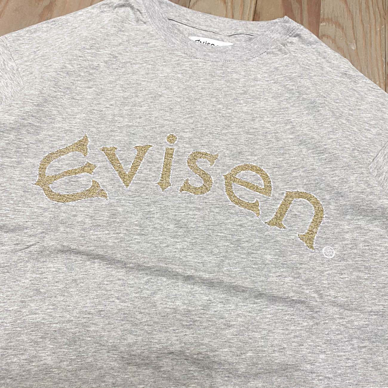 EVISEN ARCH LOGO TEE
