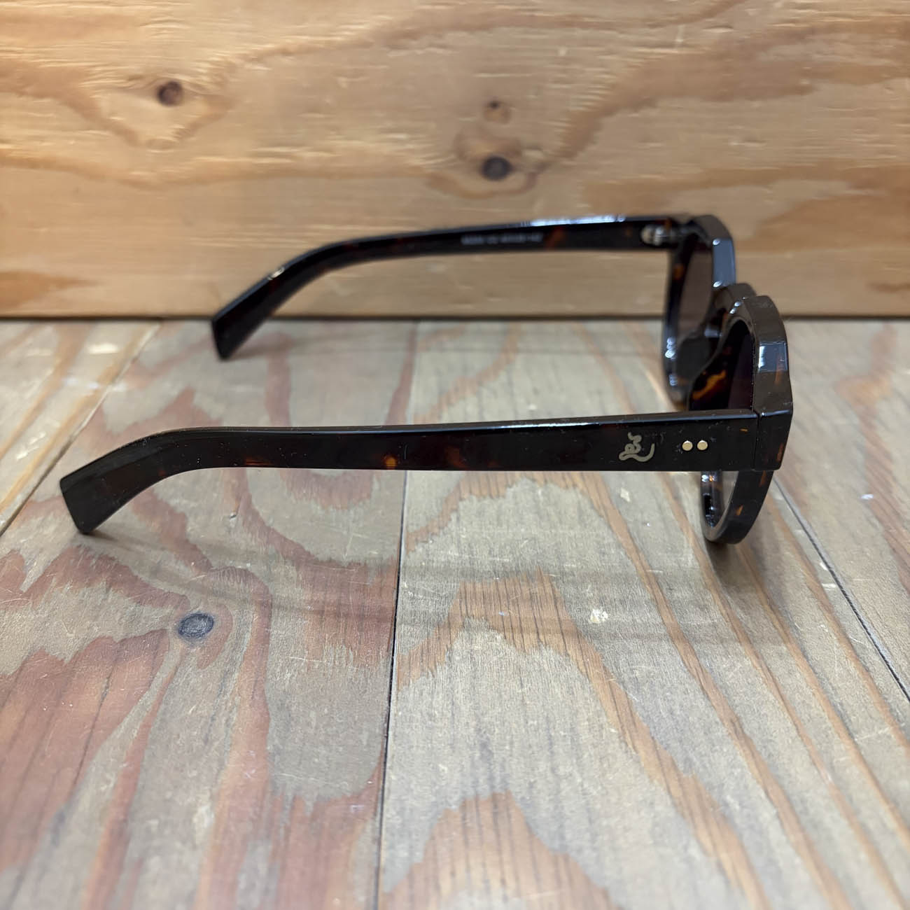 EVISEN EVI SUNGLASSES - TORTOISESHELL