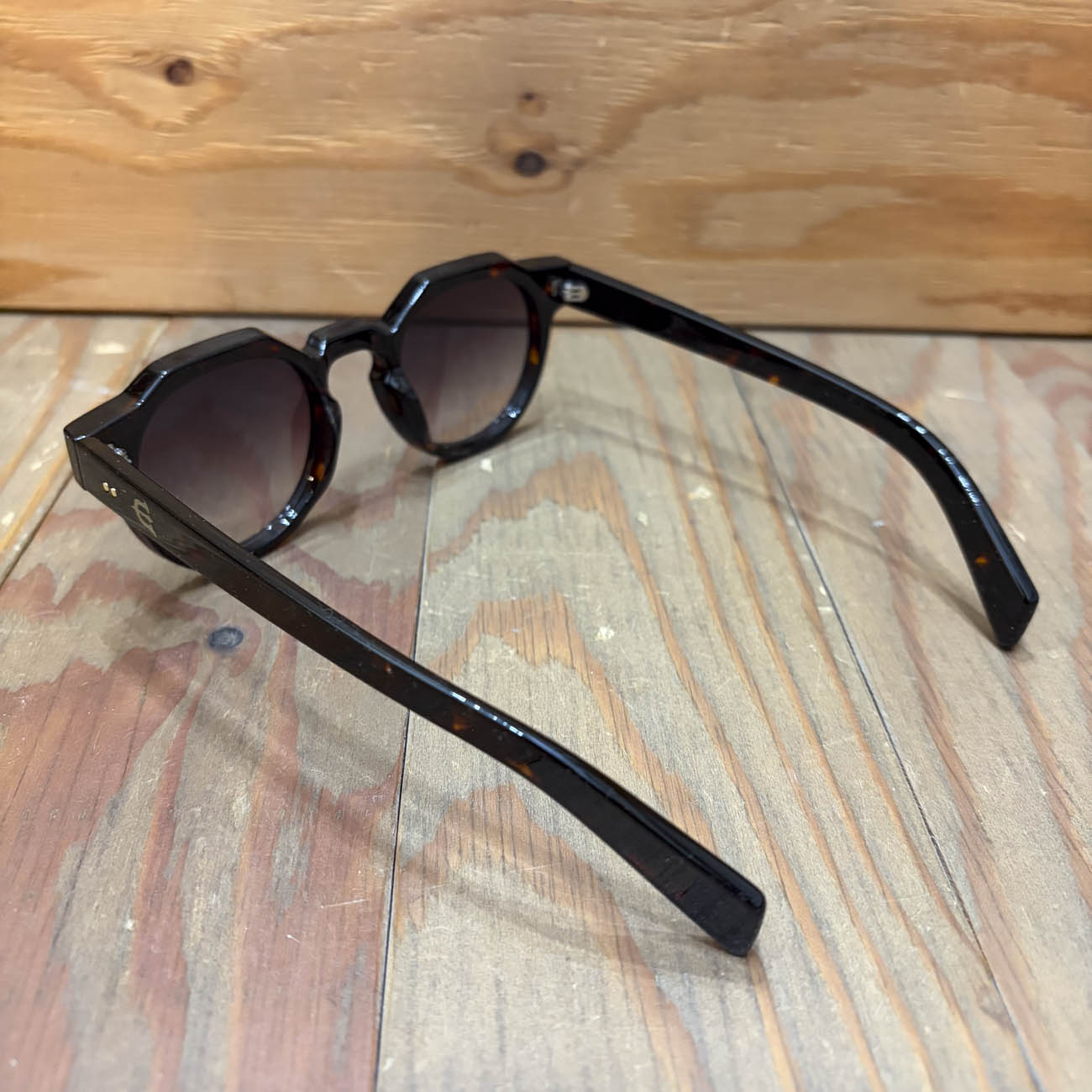 EVISEN EVI SUNGLASSES - TORTOISESHELL