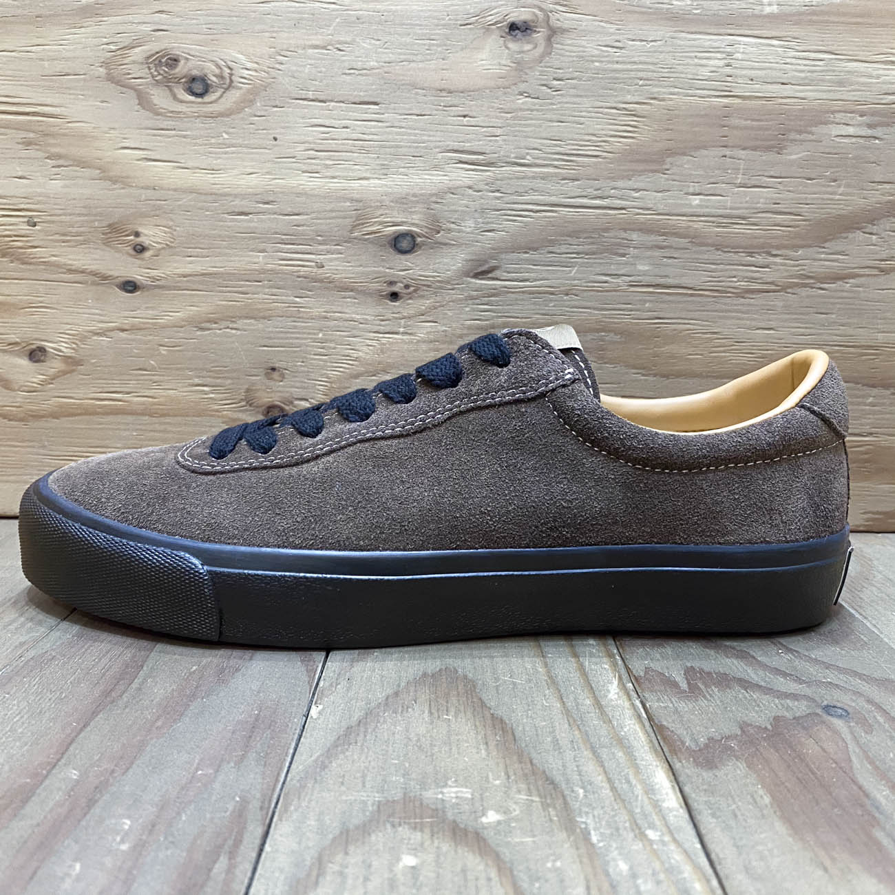 LAST RESORT AB VM001 LO DEEP BROWN/BLACK