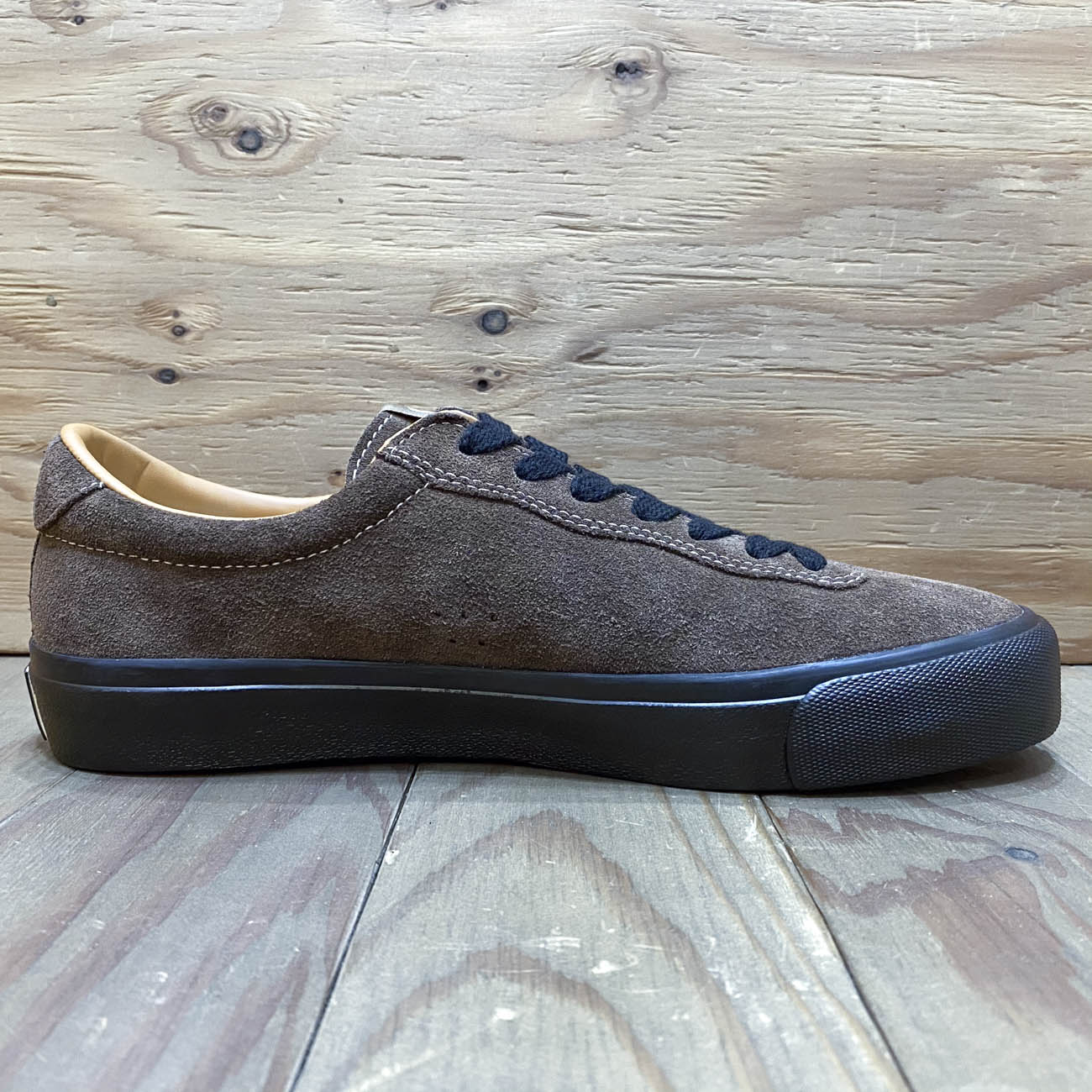 LAST RESORT AB VM001 LO DEEP BROWN/BLACK