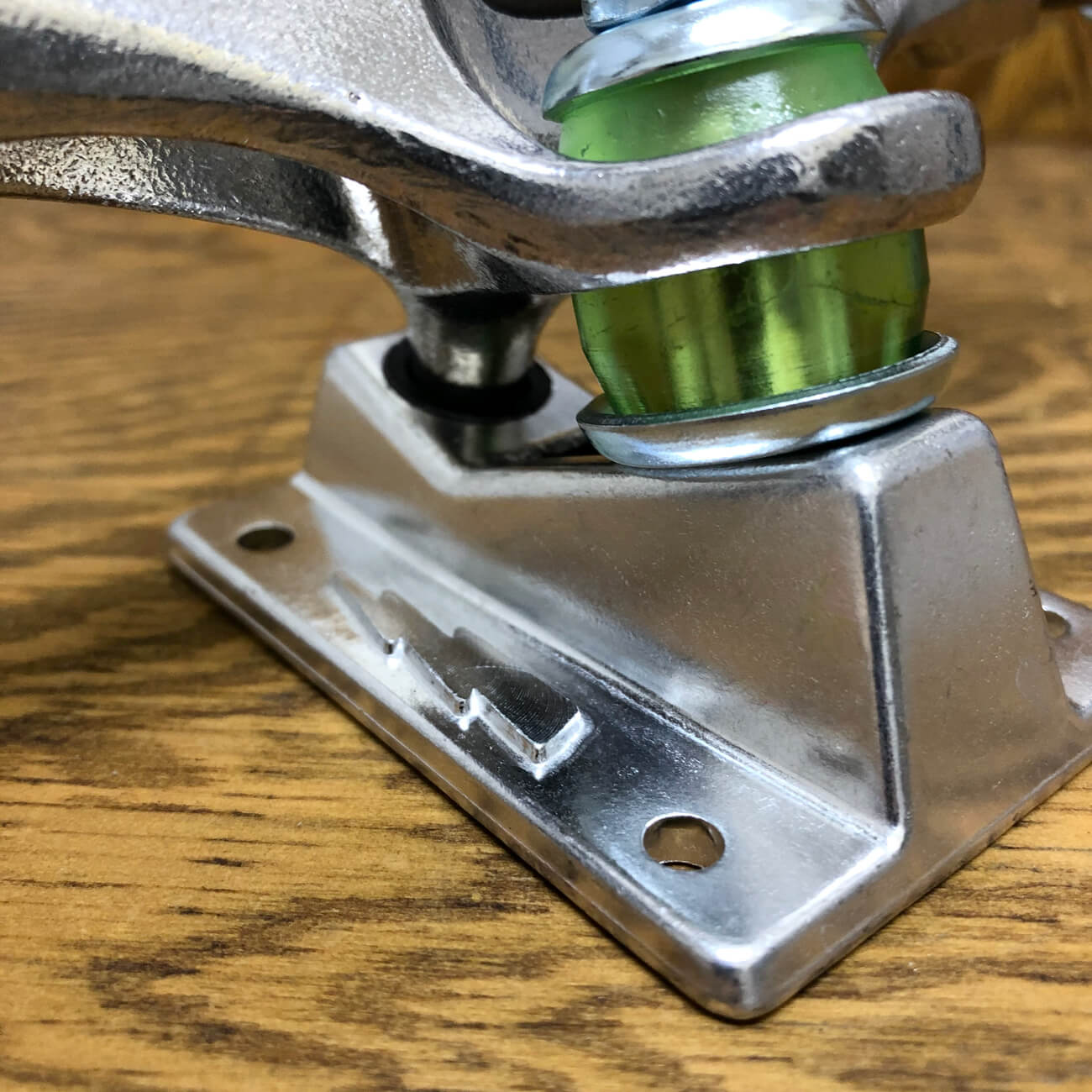 THUNDER TRUCKS LIGHTS POLISHED 143HI-149HI