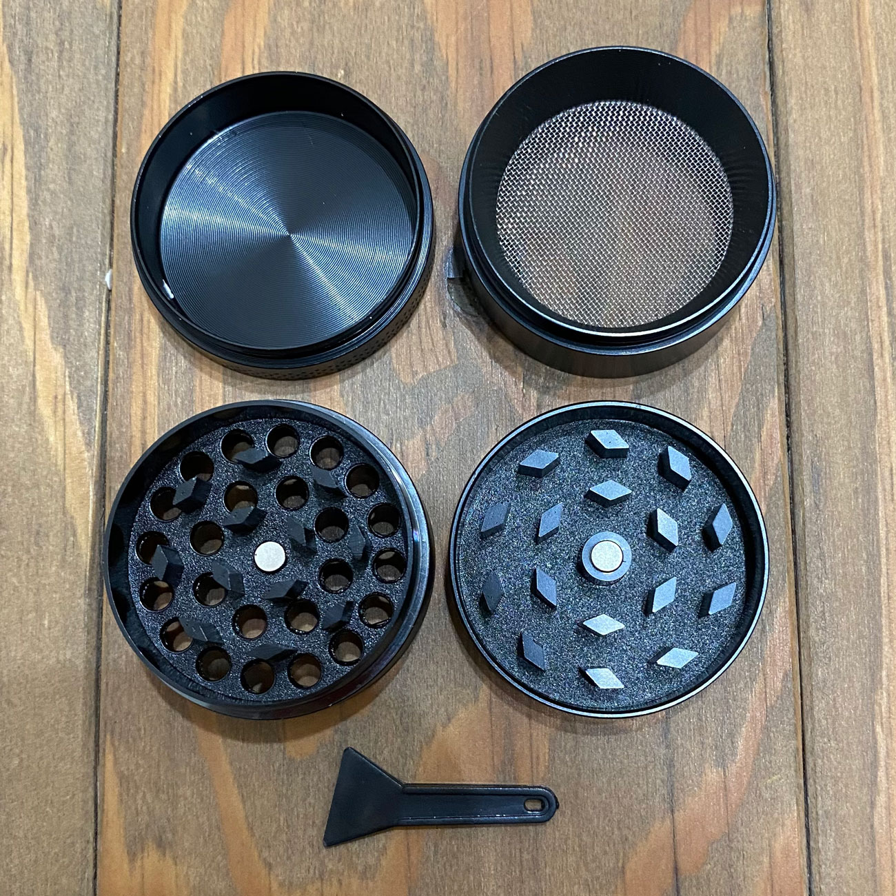 MAGENTA GRINDER BLACK