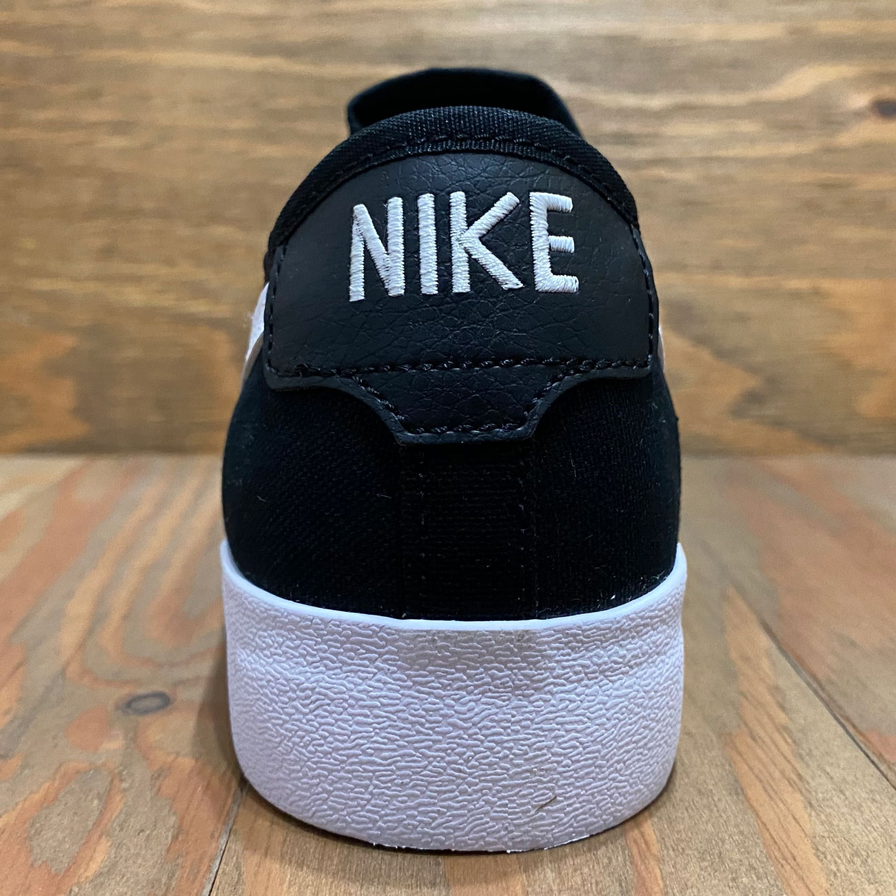 NIKE SB BLAZER COURT BLACK/WHITE 